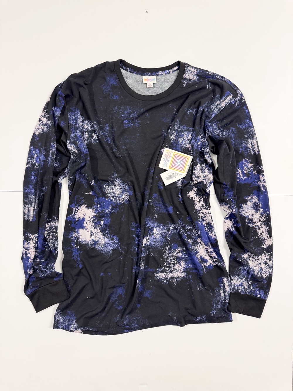 LuLaRoe Men’s Long Sleeve Crewneck Shirt in Black, Blue & White Abstract